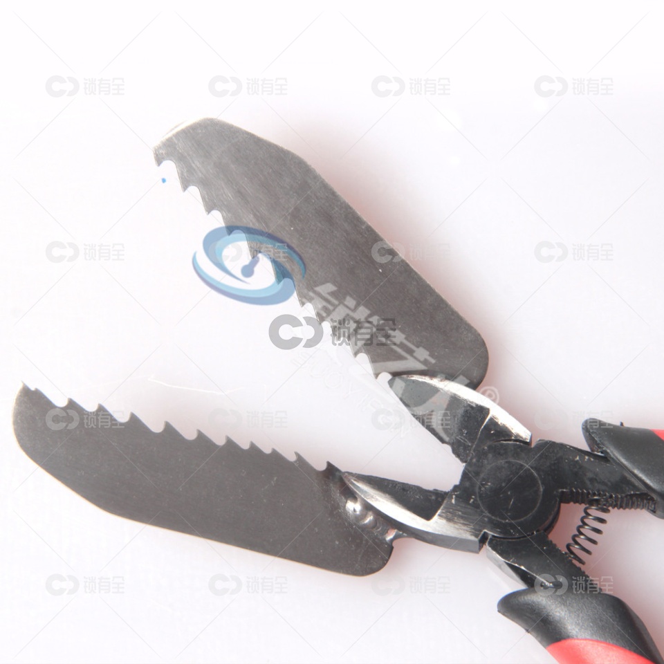 精制拆面板钳，手感好，受力均匀。